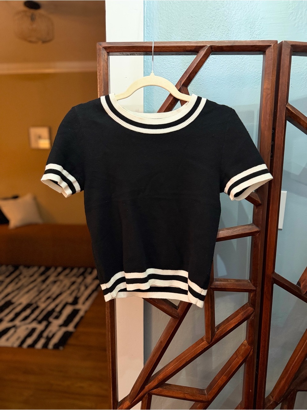 Black and White Fitted Preppy Tee